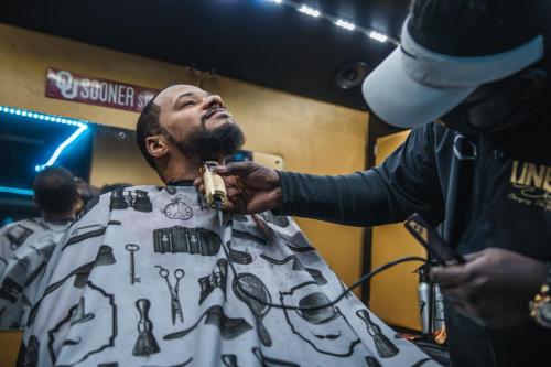 Bottom Neck Face Shave Service by New Element Barber